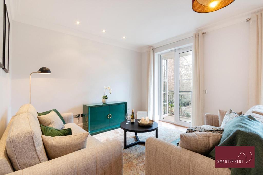 Richmond - 5 Bedroom Townhouse With Parking & Garden *