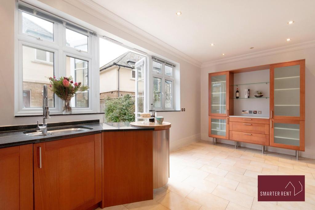 Richmond - 5 Bedroom Townhouse With Parking & Garden Appartement *