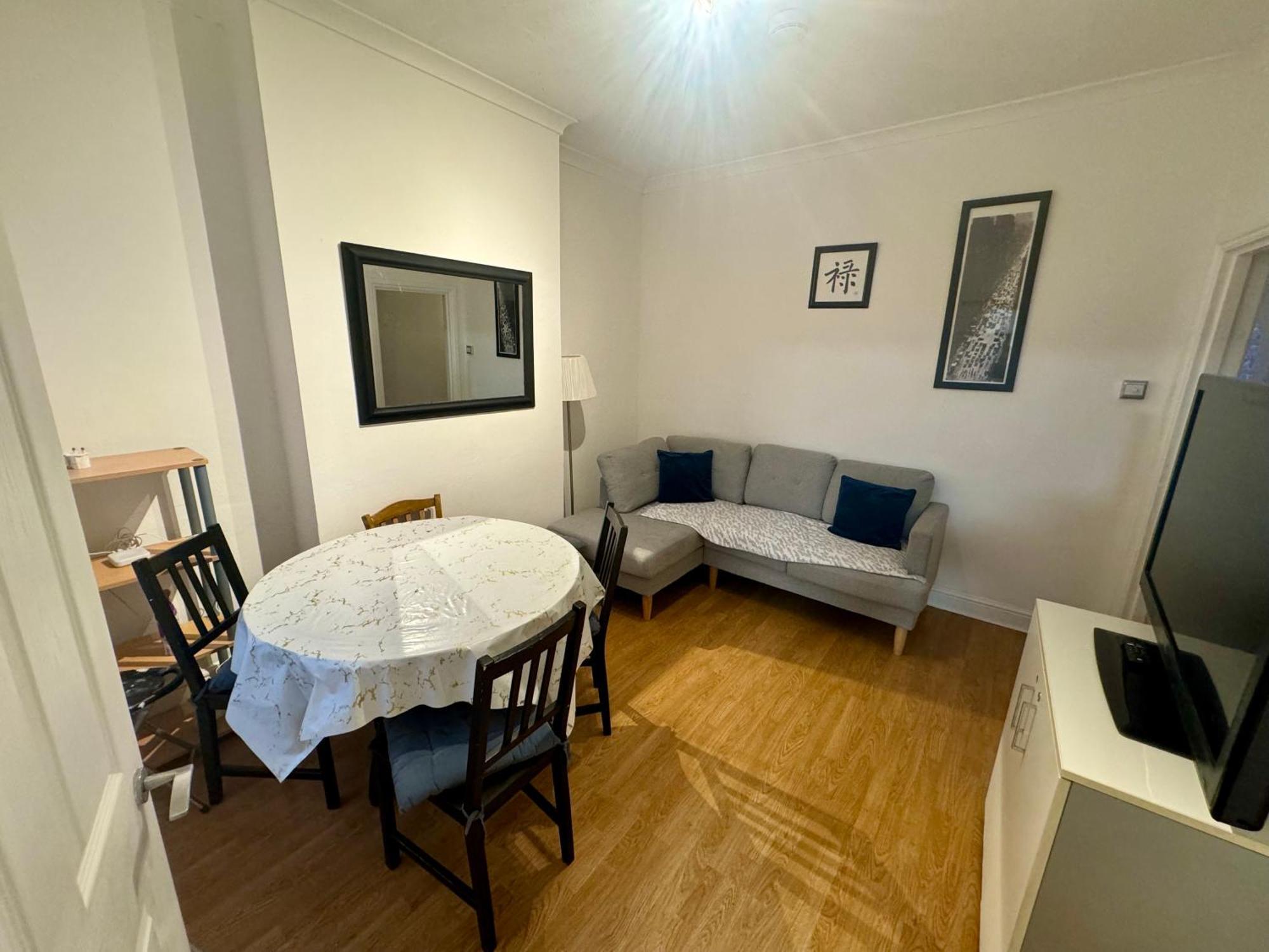 4 Bedroom House In Turnpike Lane/wood Holiday home *
