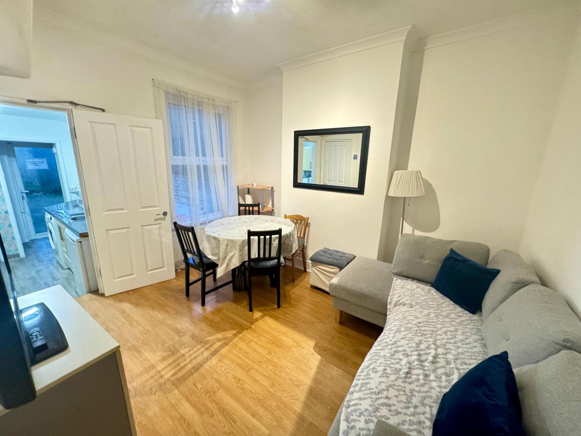 4 Bedroom House In Turnpike Lane/wood Holiday home *