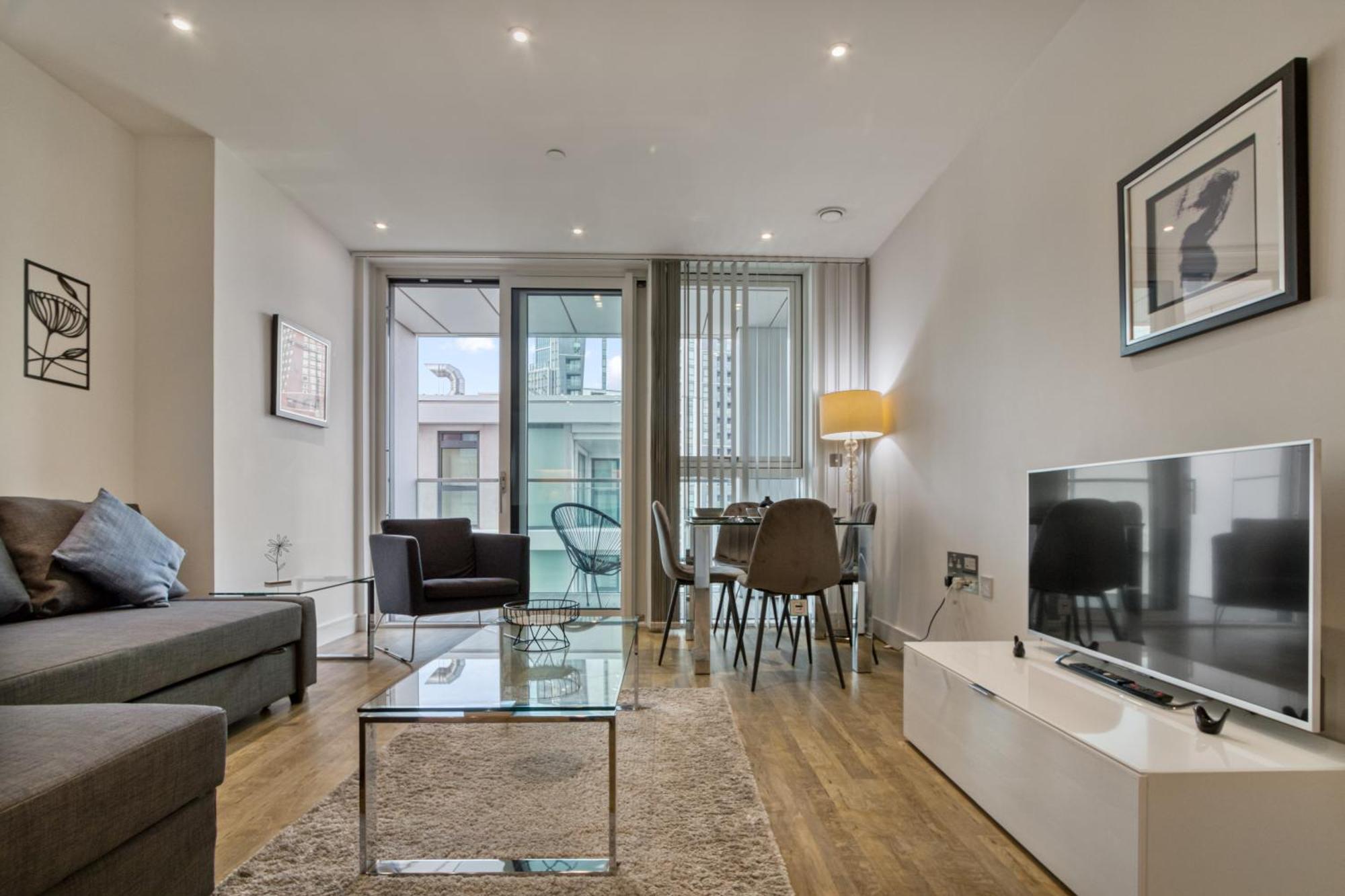 Stylish And Spacious- One Bed In Nine Elms * London