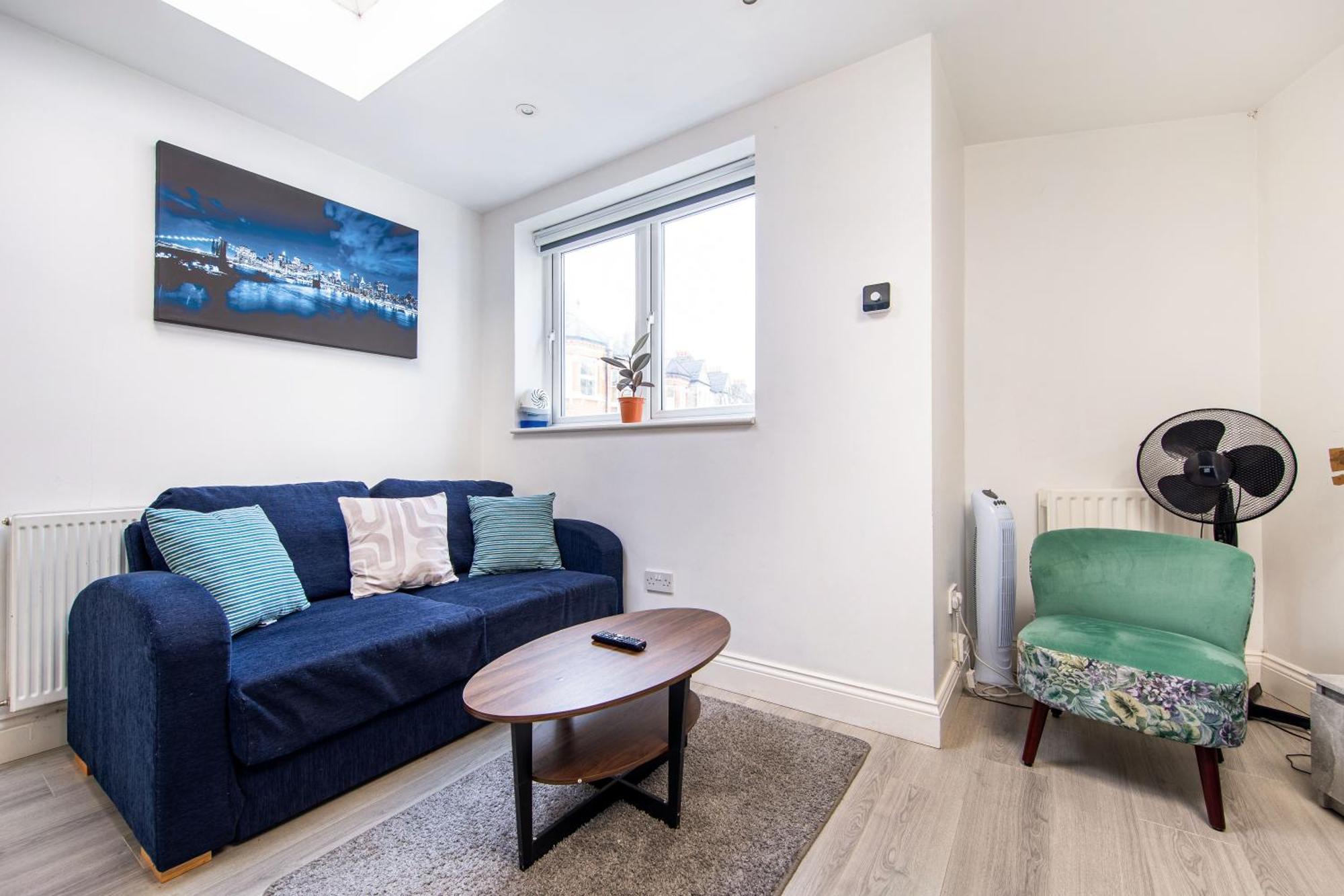 Cosy 1 Bed With Free Parking Close To Underground Station Zone 2 For Quick Access To Up To 5 Guests