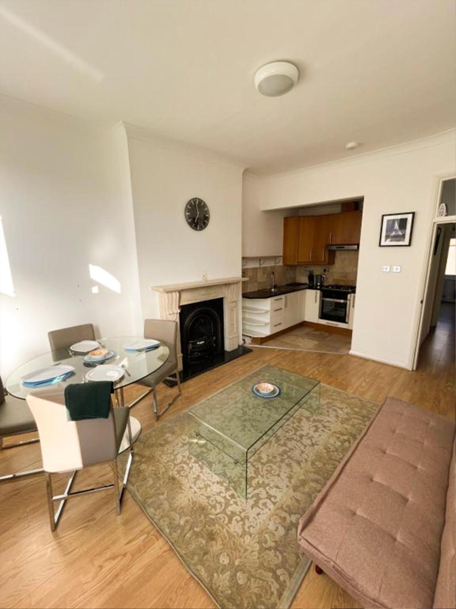 Two Bed Minutes From Hammersmith
