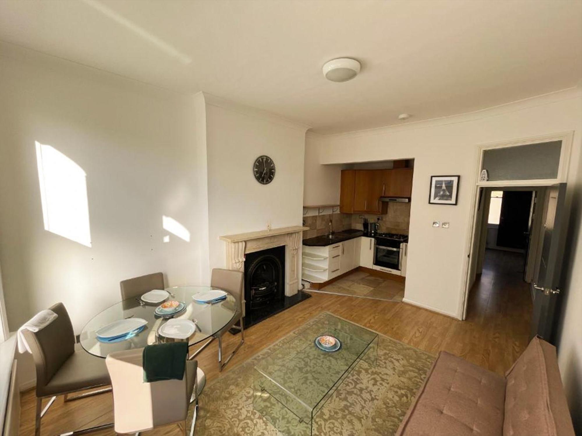 Two Bed Minutes From Hammersmith