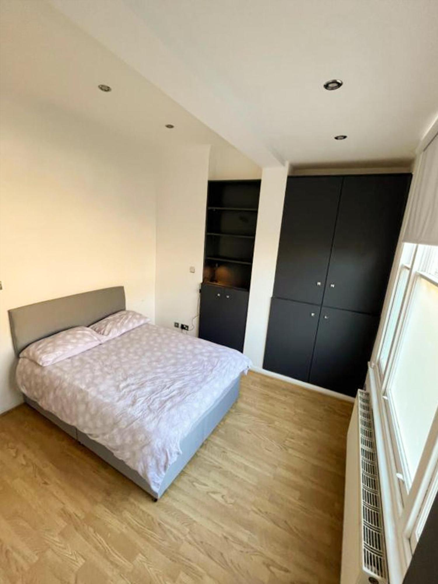 Two Bed Minutes From Hammersmith
