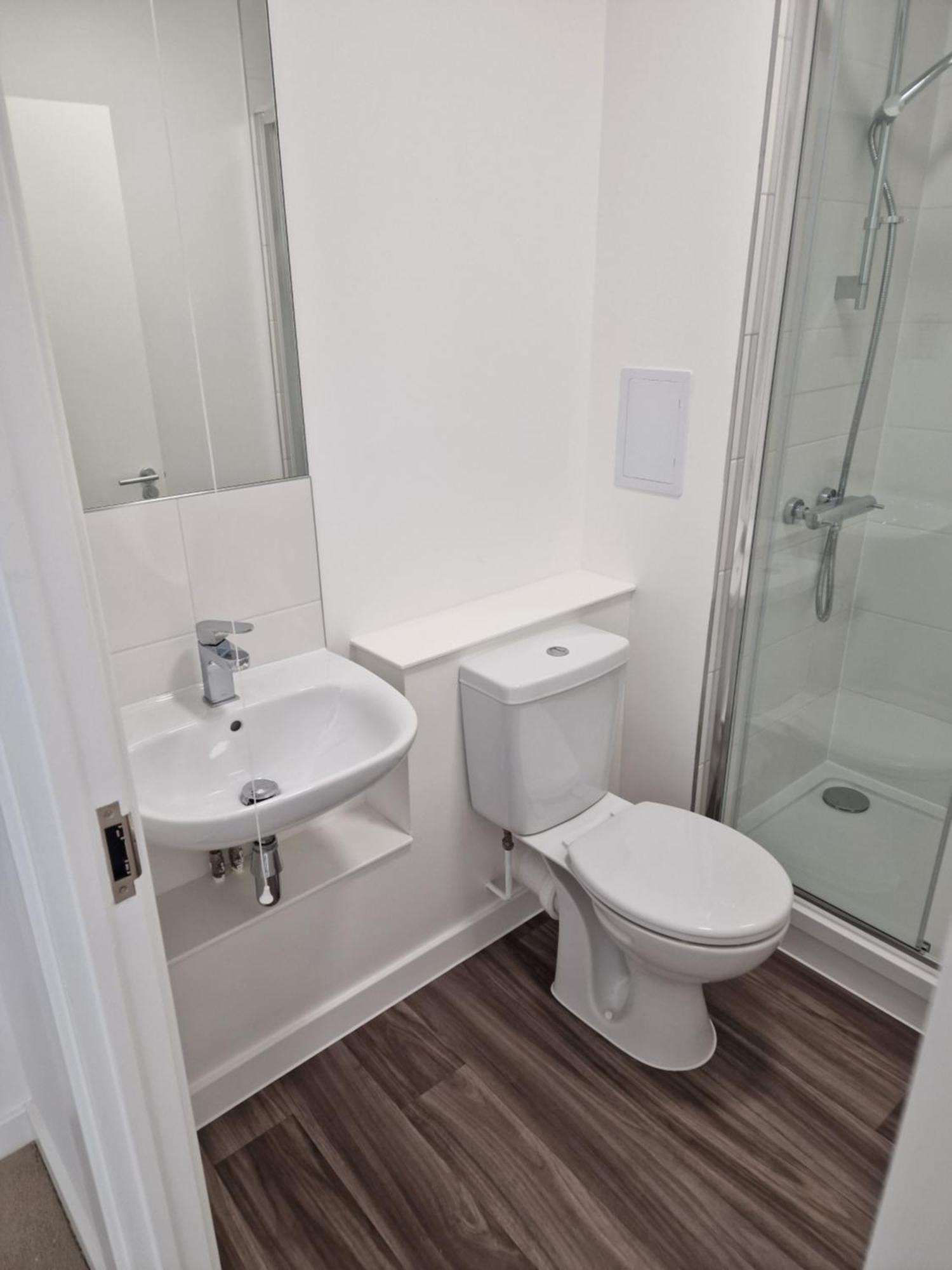 Brixton Village Flat- Private En-suite Double Bedroom * Londres