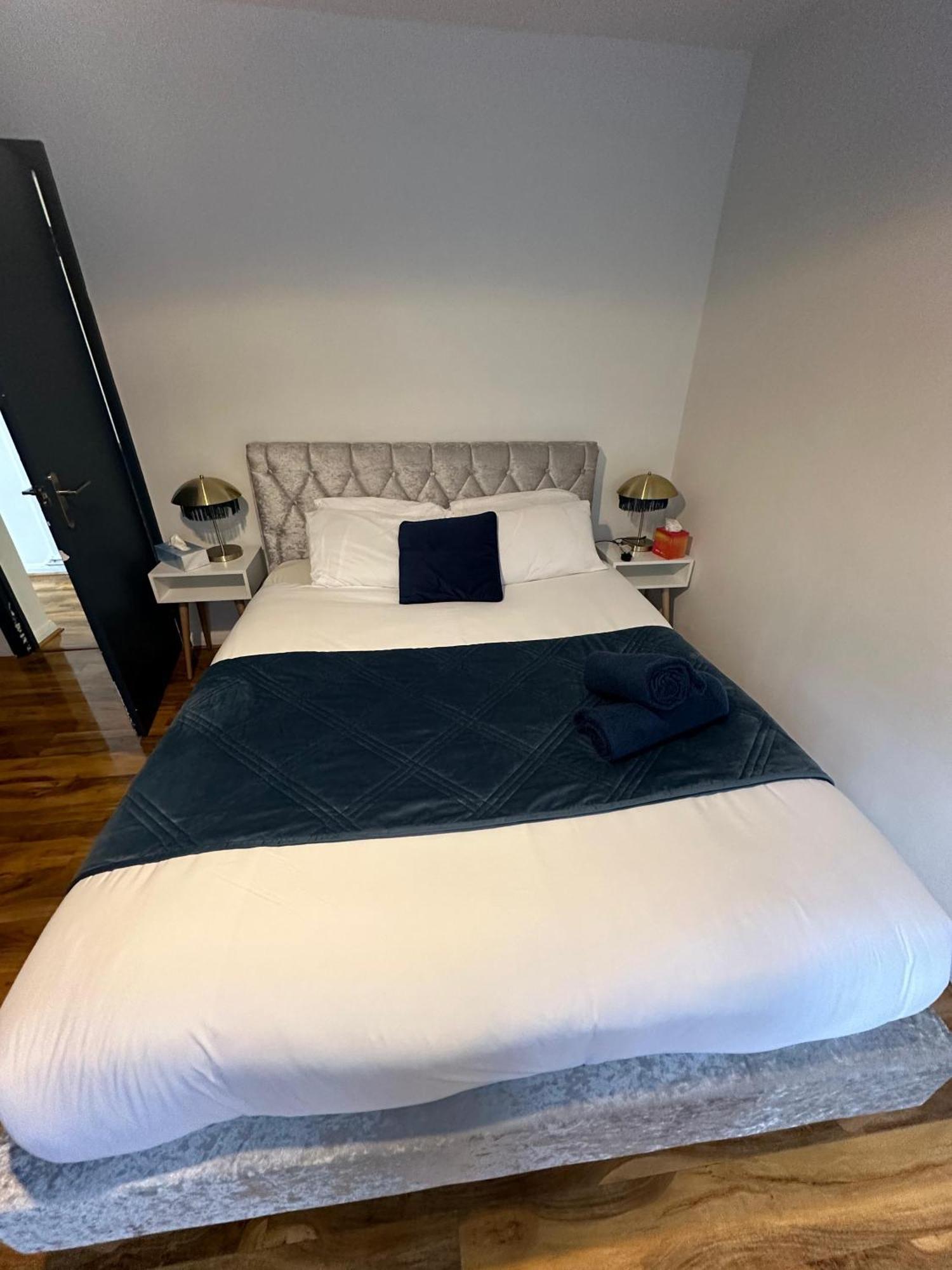 Elegant 2 Bedroom Flat In Chiswick Near Tube Stations Appartement Londres