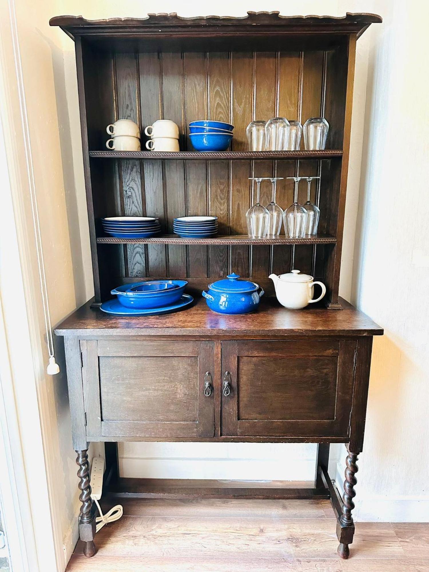 Charming, Renovated In Willesden Hébergement de vacances *