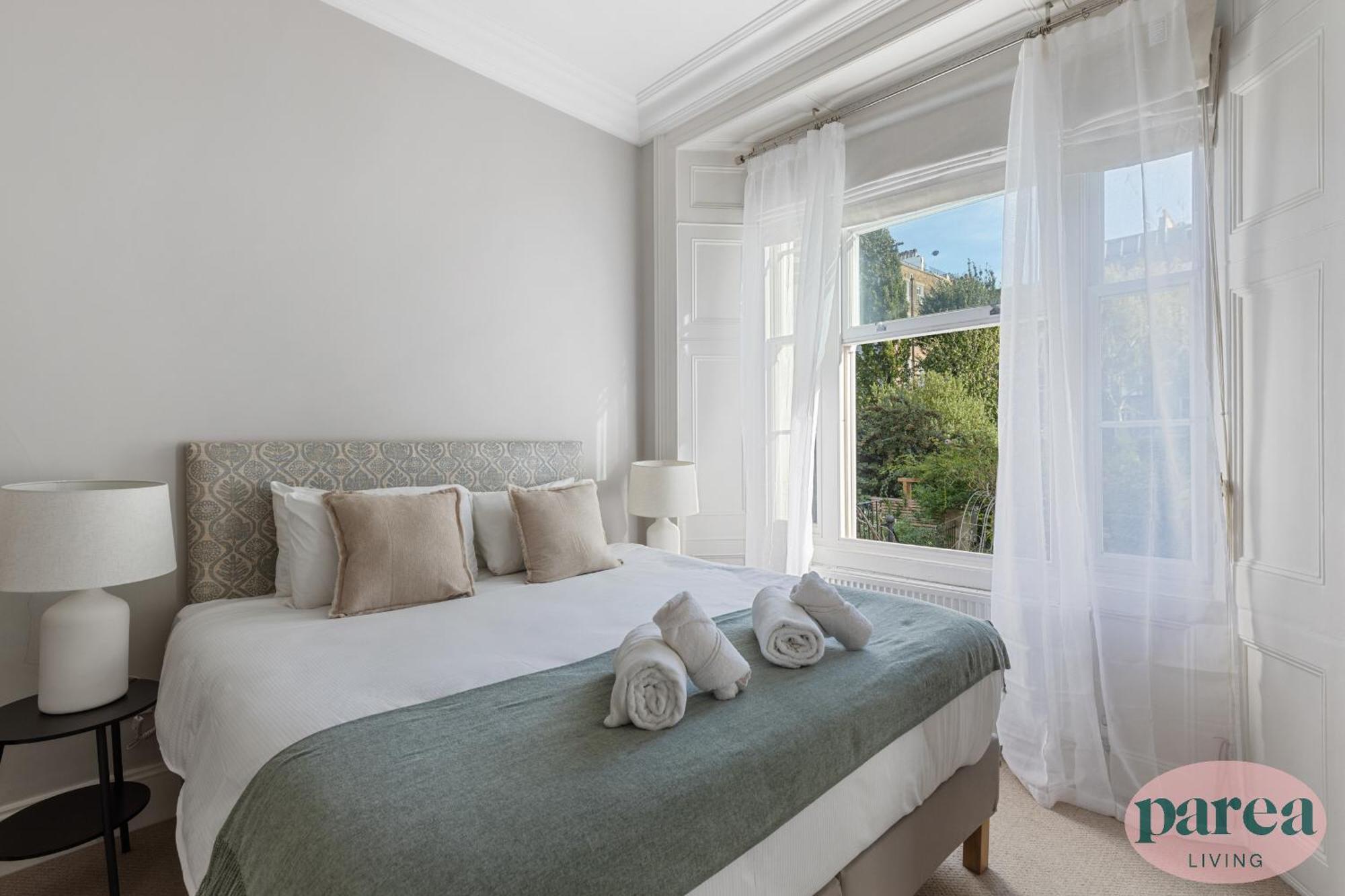 Parea Living - Notting Hill, Stylish 1-bedroom Flat, Private Gardens, Remote Working *