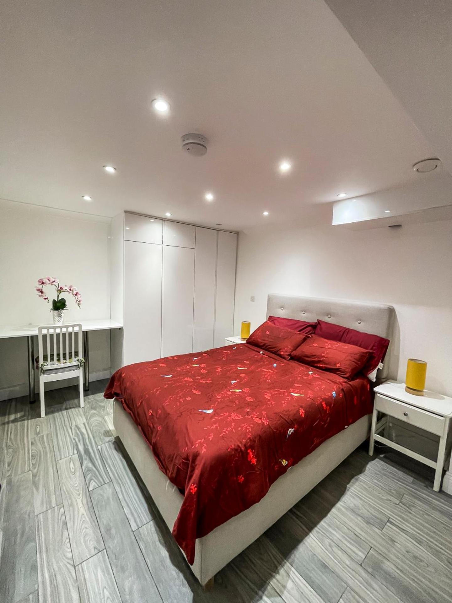 1 Bedroom Flat With Whirlpool Bath Londres