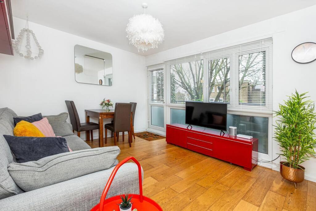 Newly Refurbished 2br Wbalcony In Vibrant Peckham Londres
