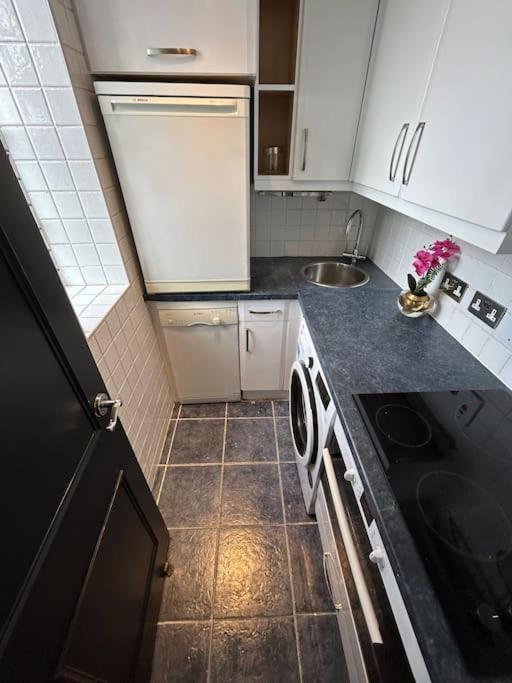Chelsea Cloisters - One Bedroom Serviced *