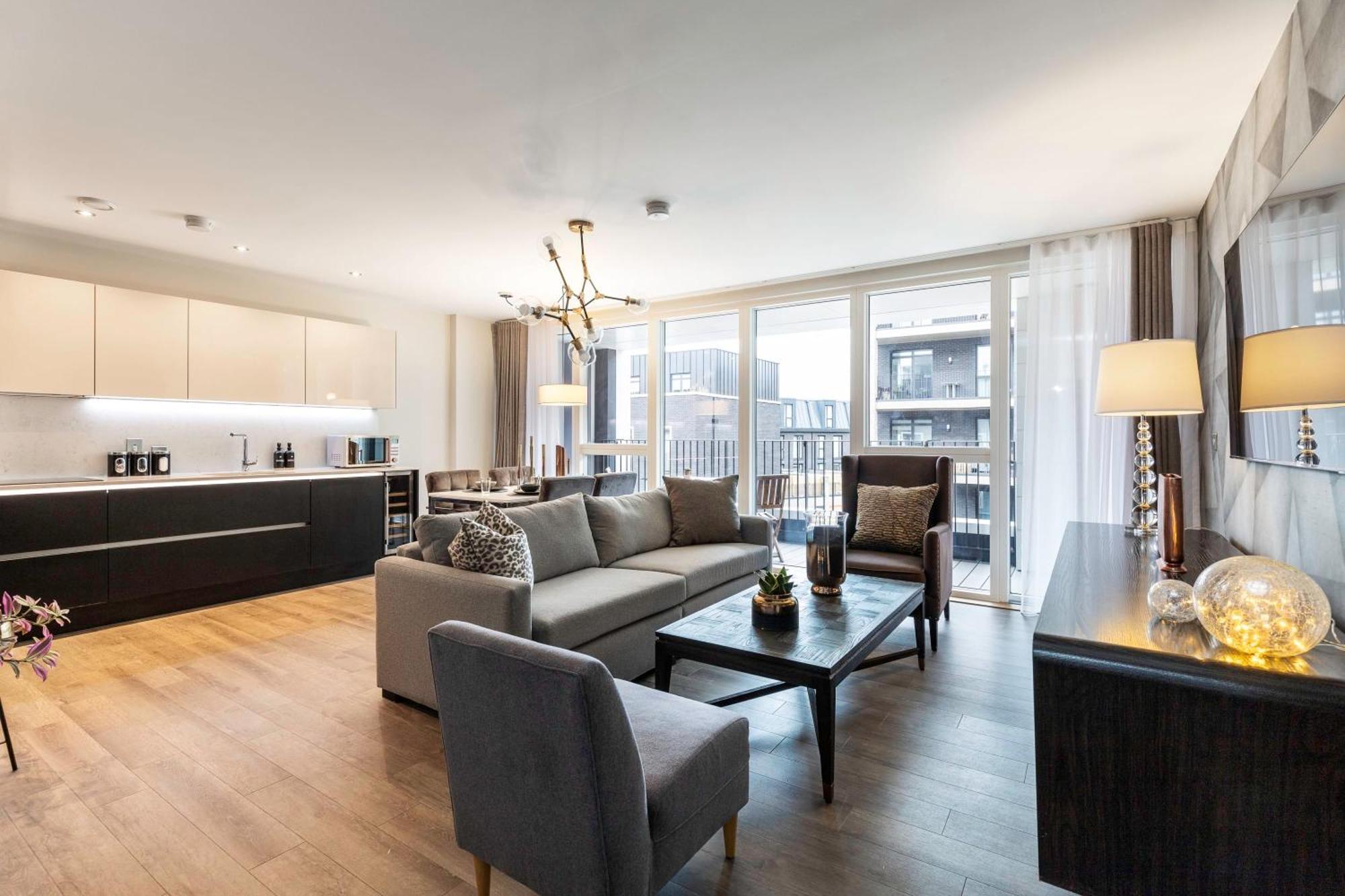 Appartement Showroom Splendour, Luxe Elegance