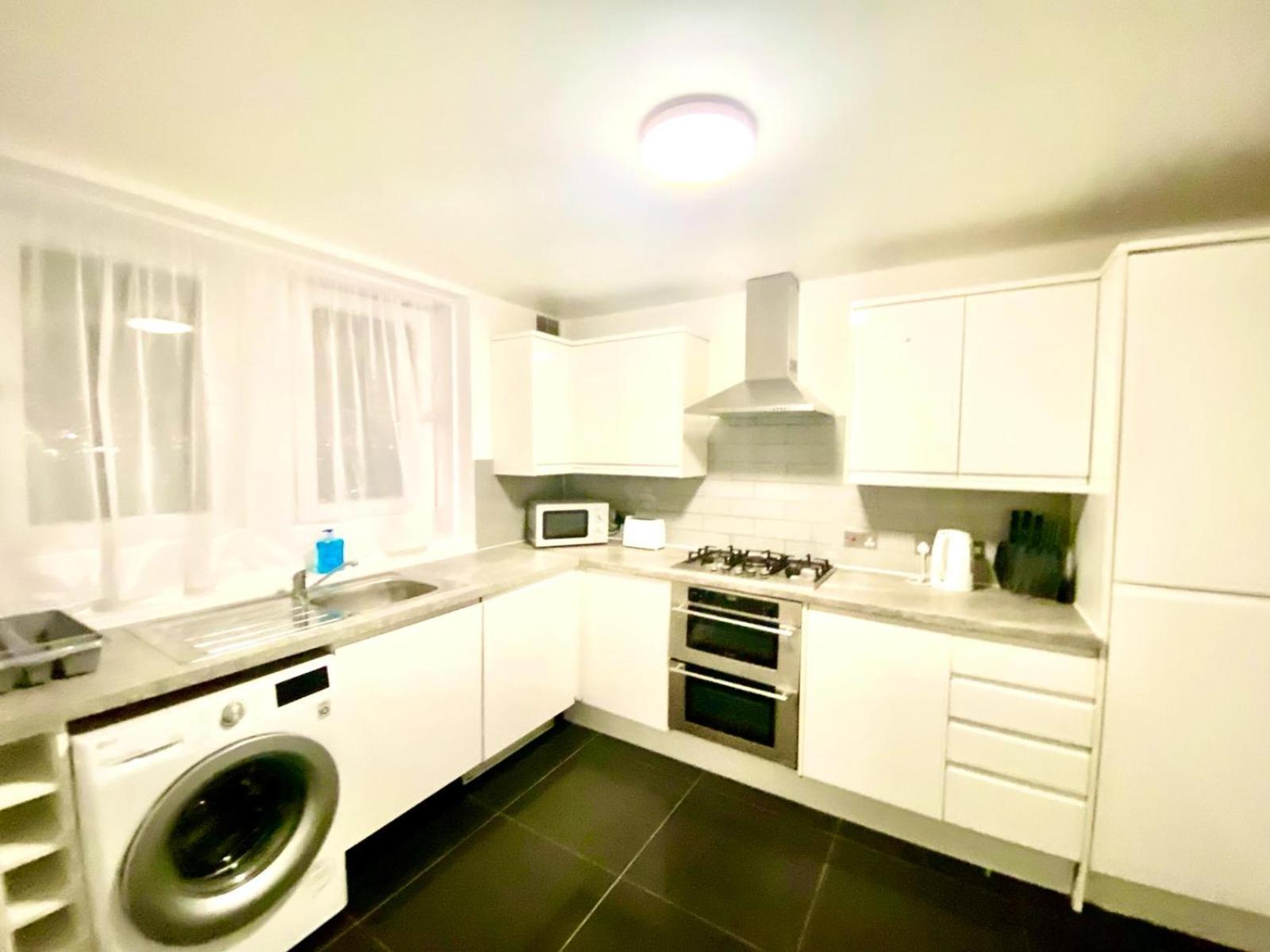 Comfy Two Bedroom Flat Edgeware Road In Appartement *