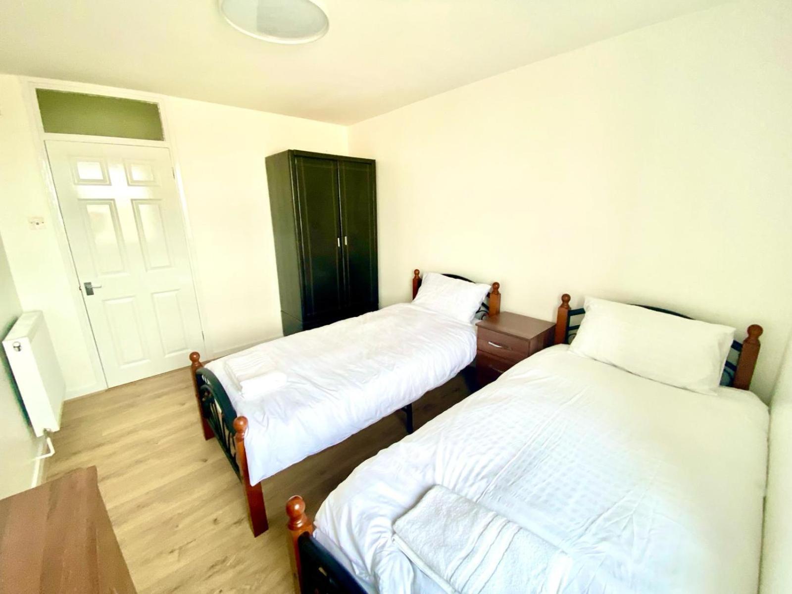 Comfy Two Bedroom Edgeware Road In
