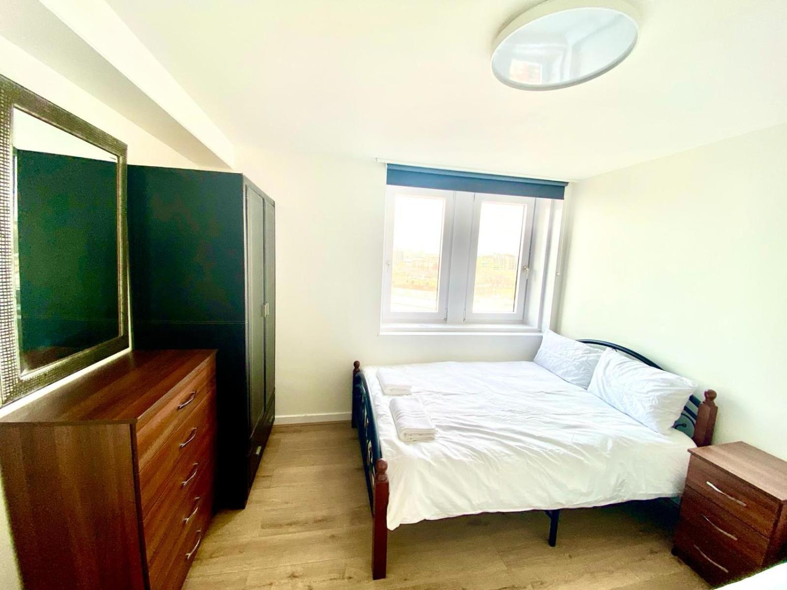 Comfy Two Bedroom Edgeware Road In Apartment