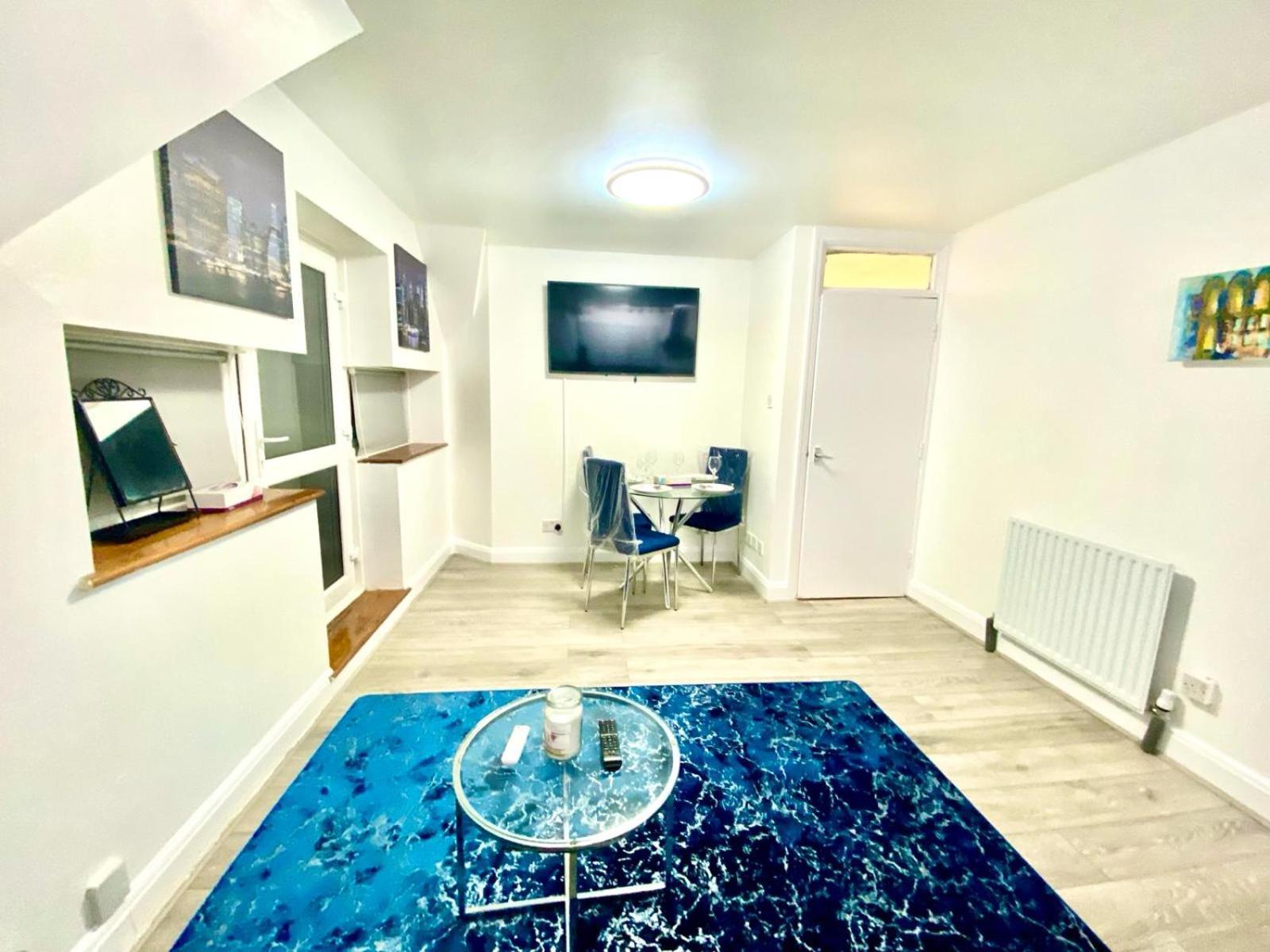 Cozy One Bedroom Flat Free Car Park In *