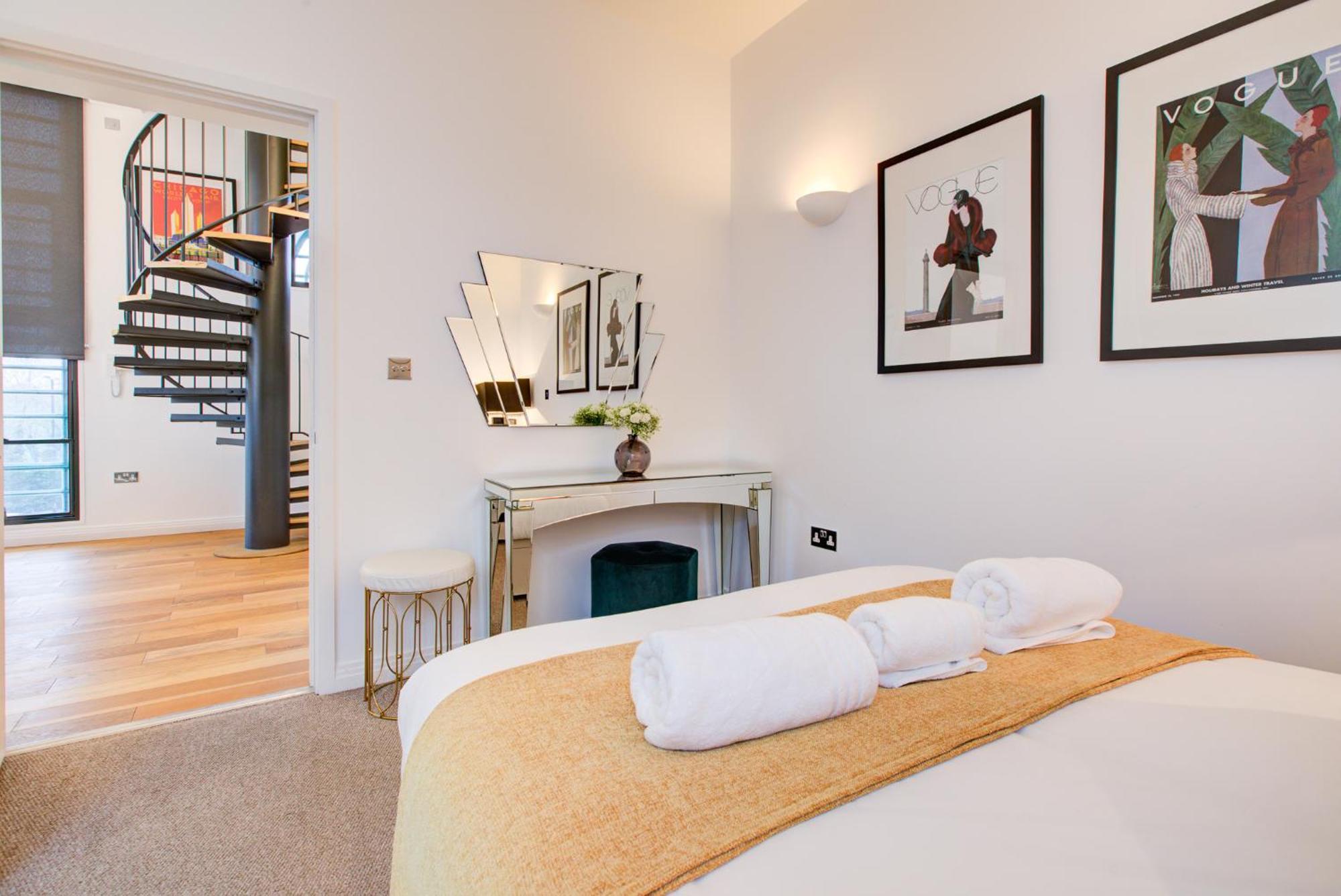 The Hoover Building By Artsy Apartment London