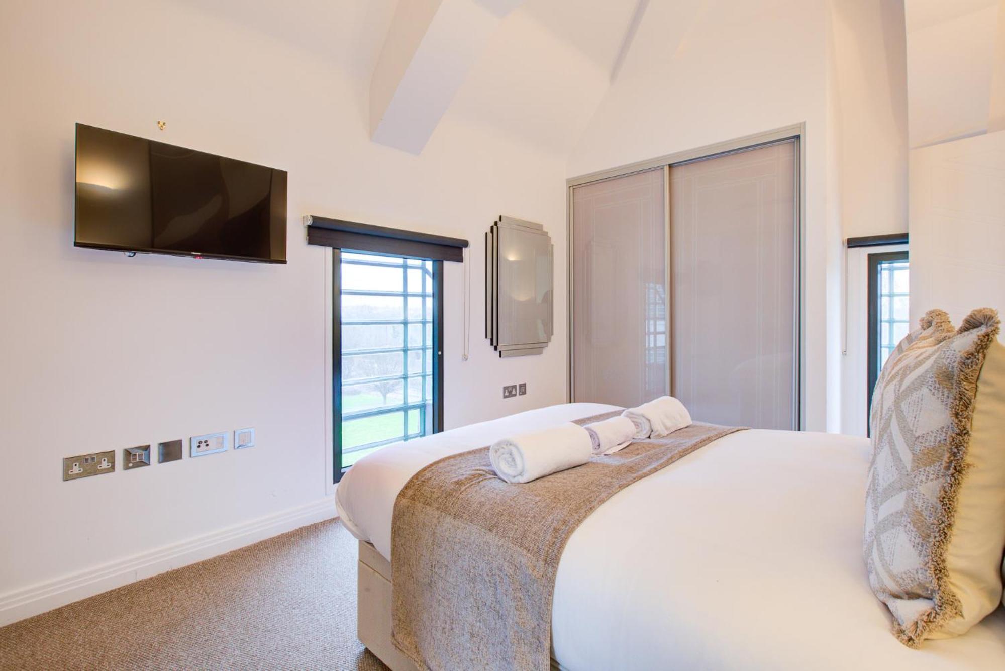 The Hoover Building By Artsy Apartment London