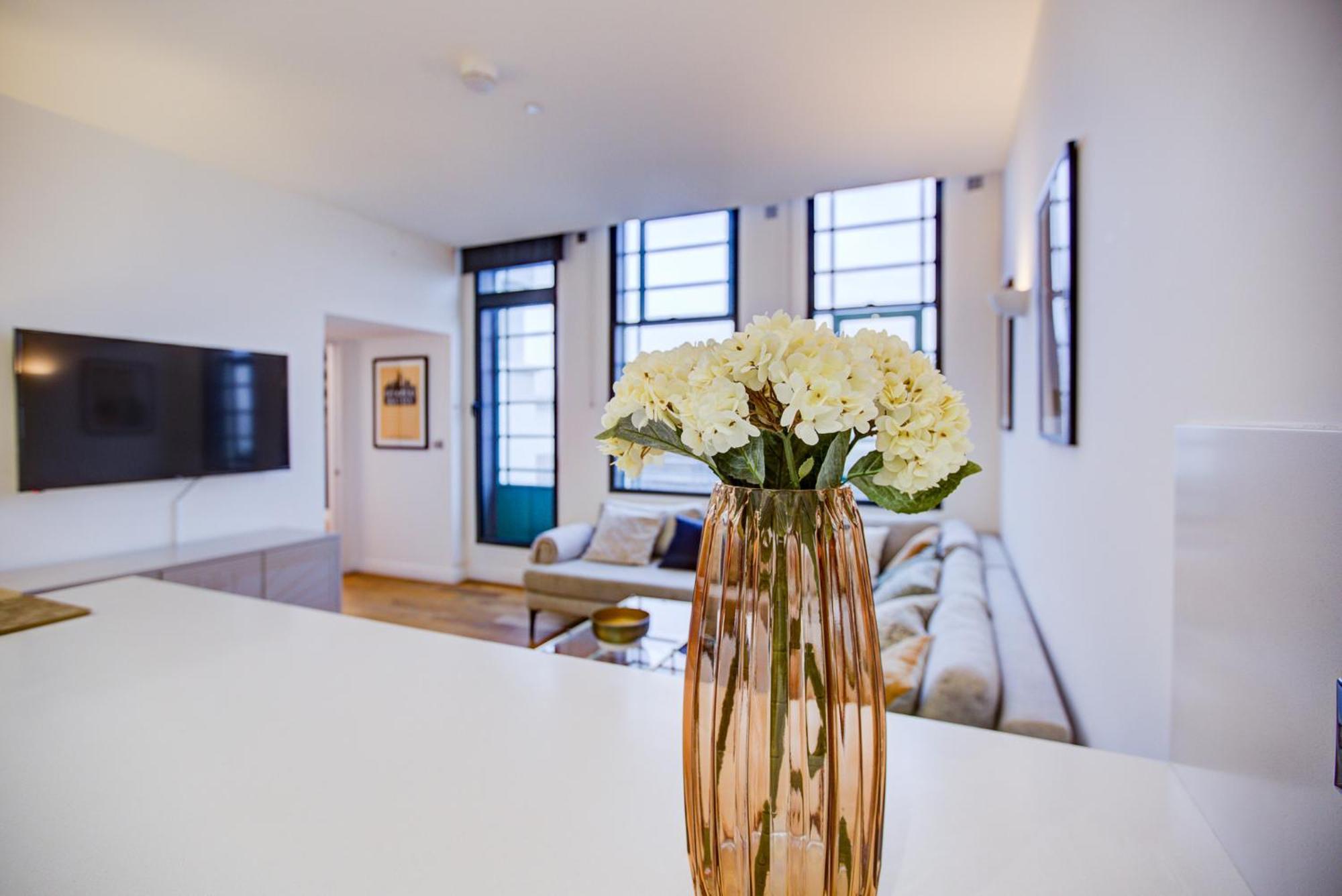 The Hoover Building By Artsy Apartment *