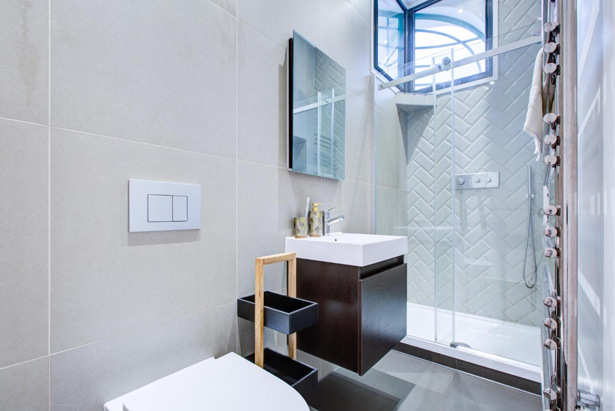 The Hoover Building By Artsy Apartment *