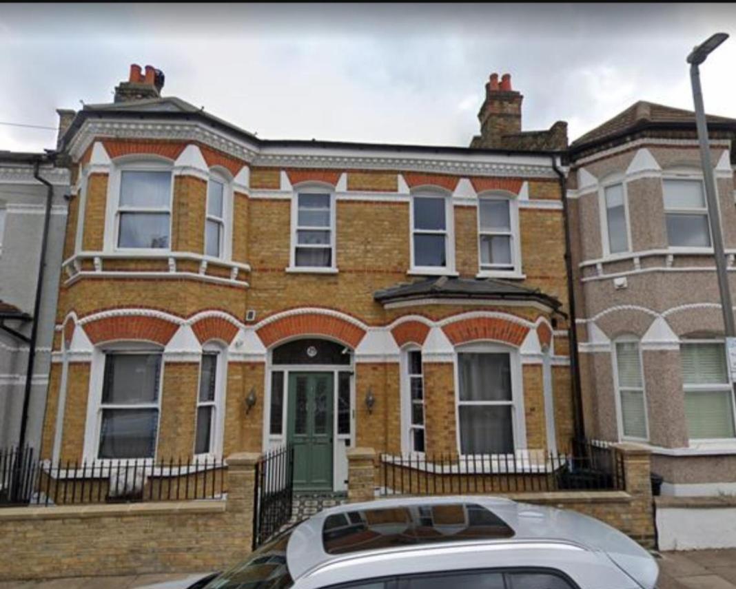 20 Mins To Central London, Stylish Sky Views 2 Bed * Londres