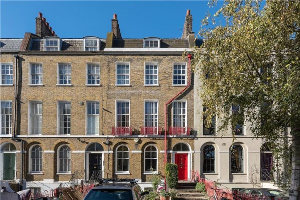 Entire Ground Floor Flat, Free Off-street Parking And Large Garden Apartamento