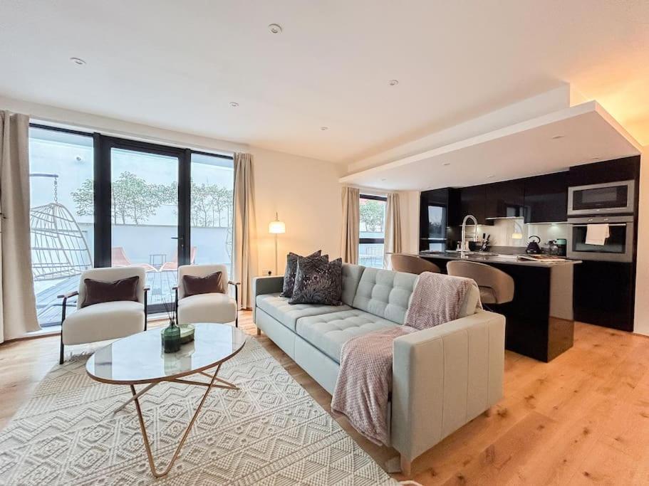 Stylish 2 Bed With Large Terrace Appartement *