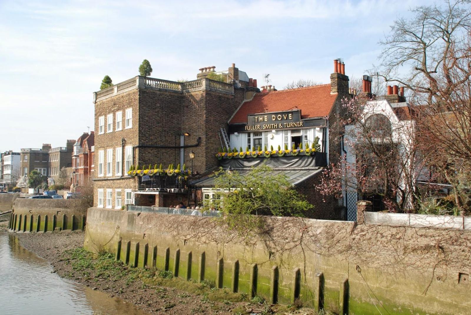 Ravenscourt Gardens Apartment *