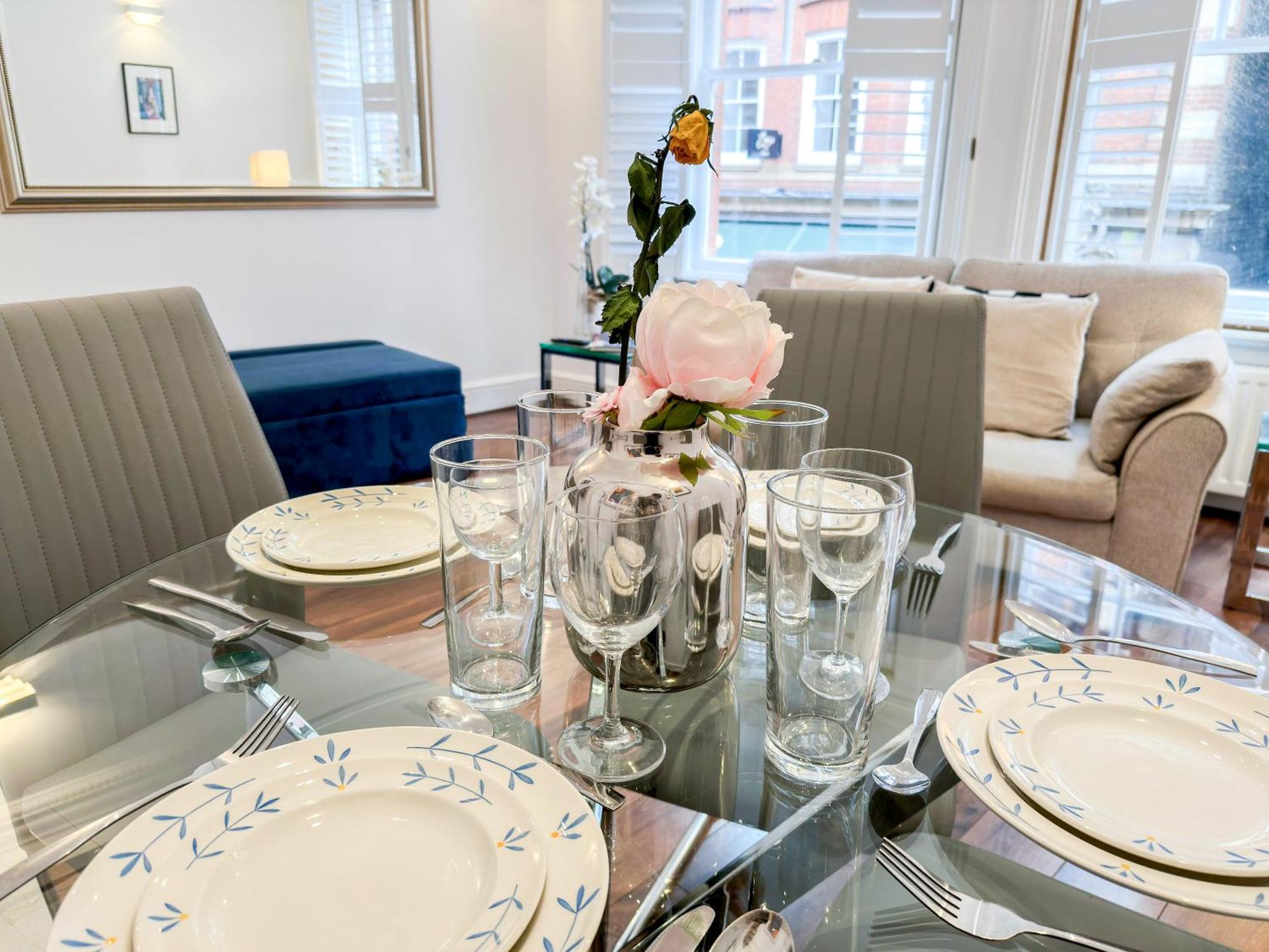Alluring 2-bed, 2-bath Flat On High Street Kensington, Near Kensington Palace Apartamento Londres