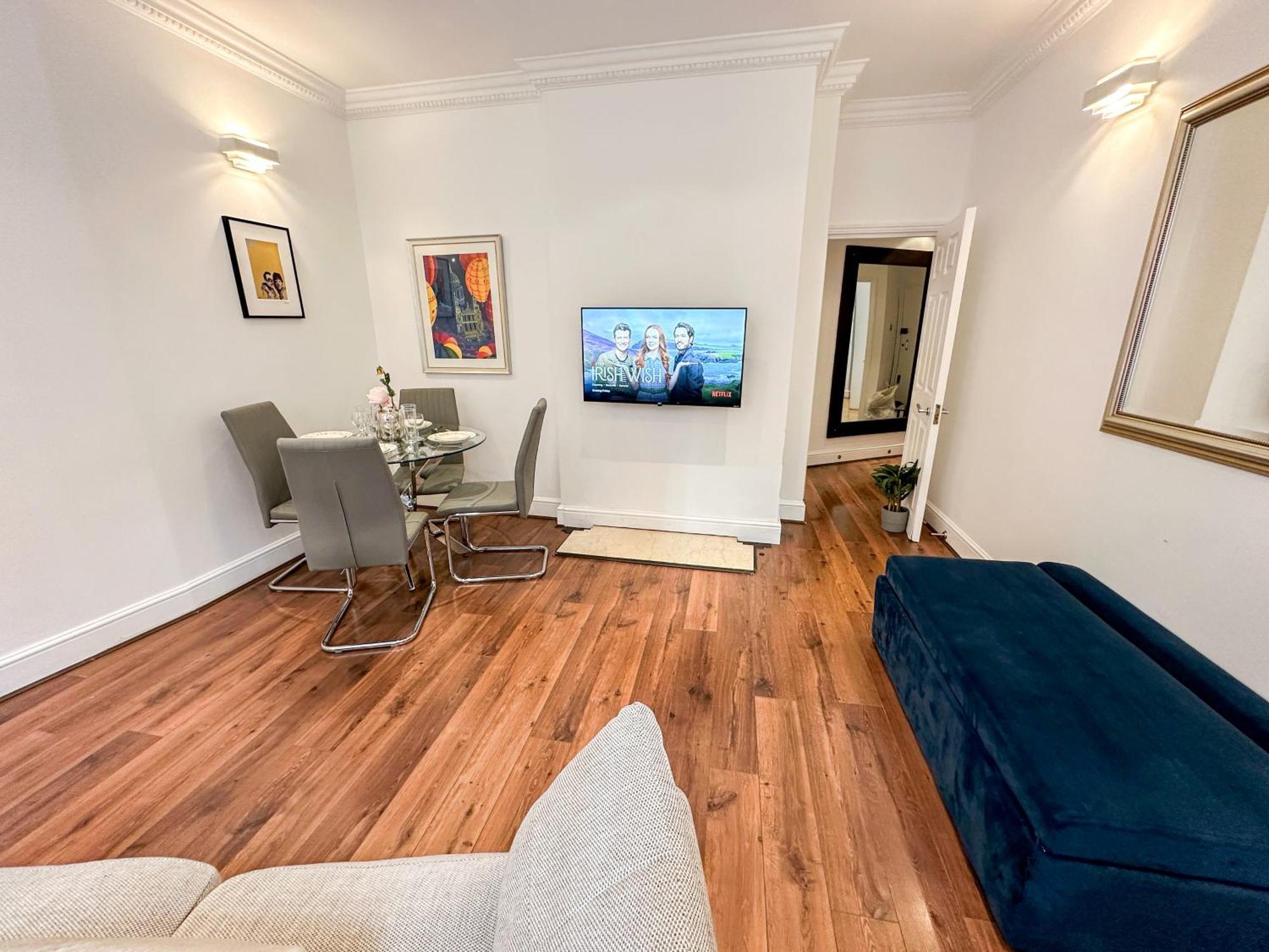 Alluring 2-bed, 2-bath Flat On High Street Kensington, Near Kensington Palace Apartamento *