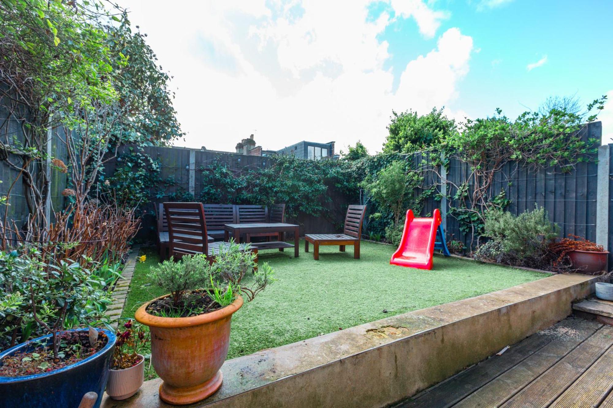 Fantastic Edwardian 3br House W Gdn, Kensal Hébergement de vacances