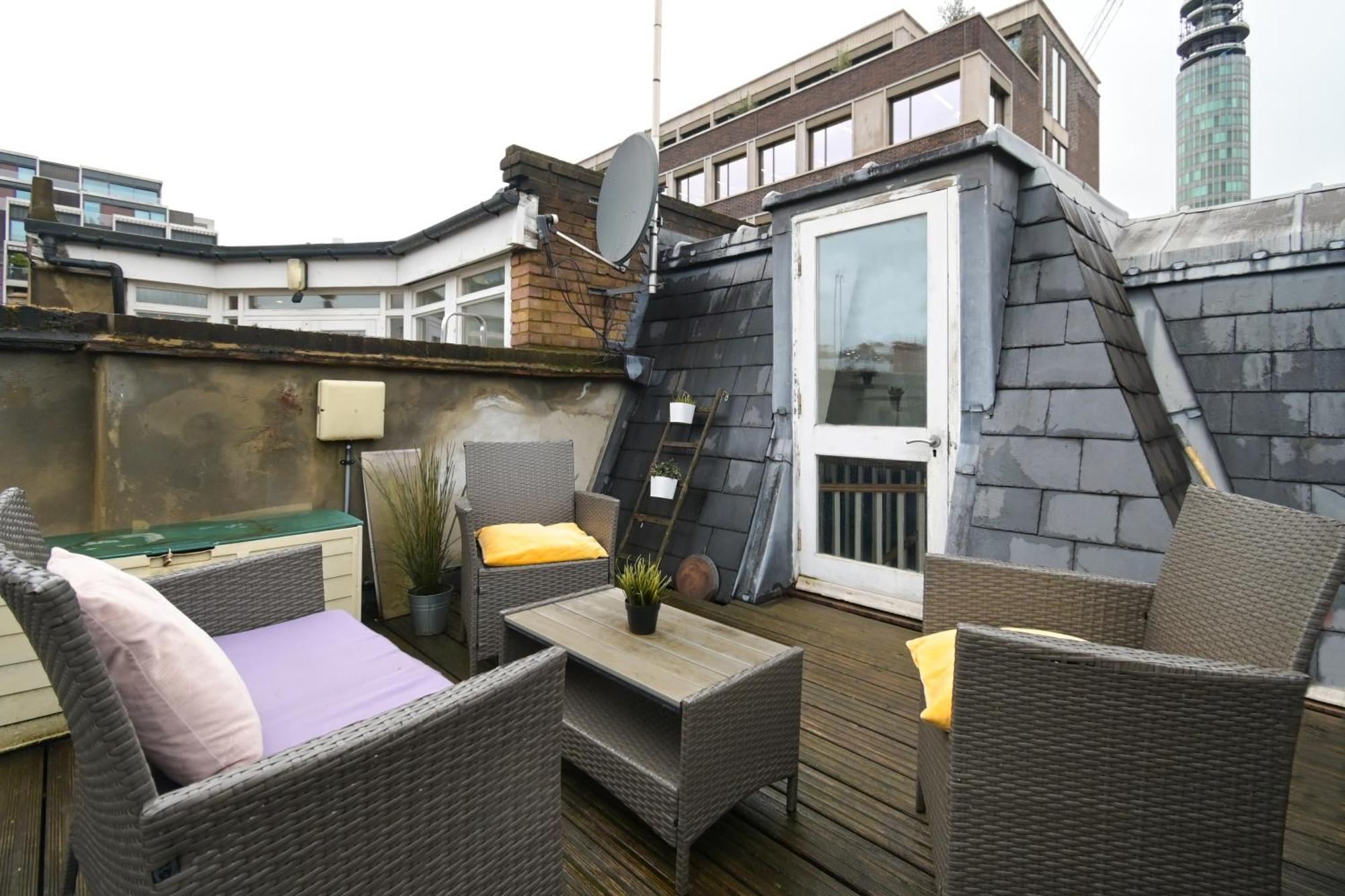 Charlotte Street By News * Londen