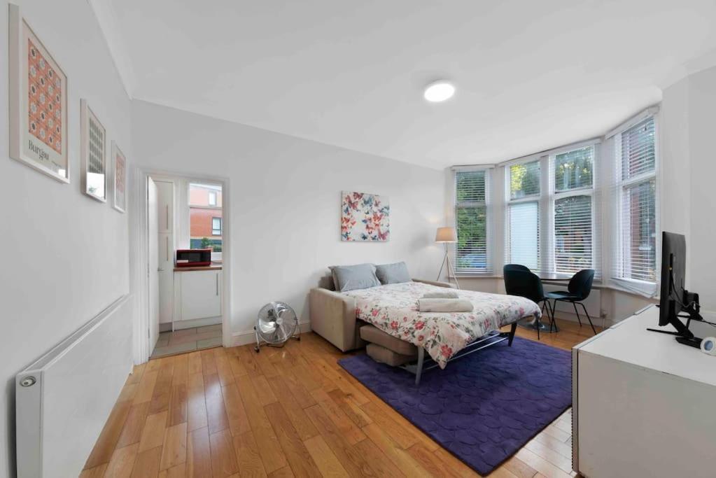 Large 2 Bed Acton Park Chiswick * Londres