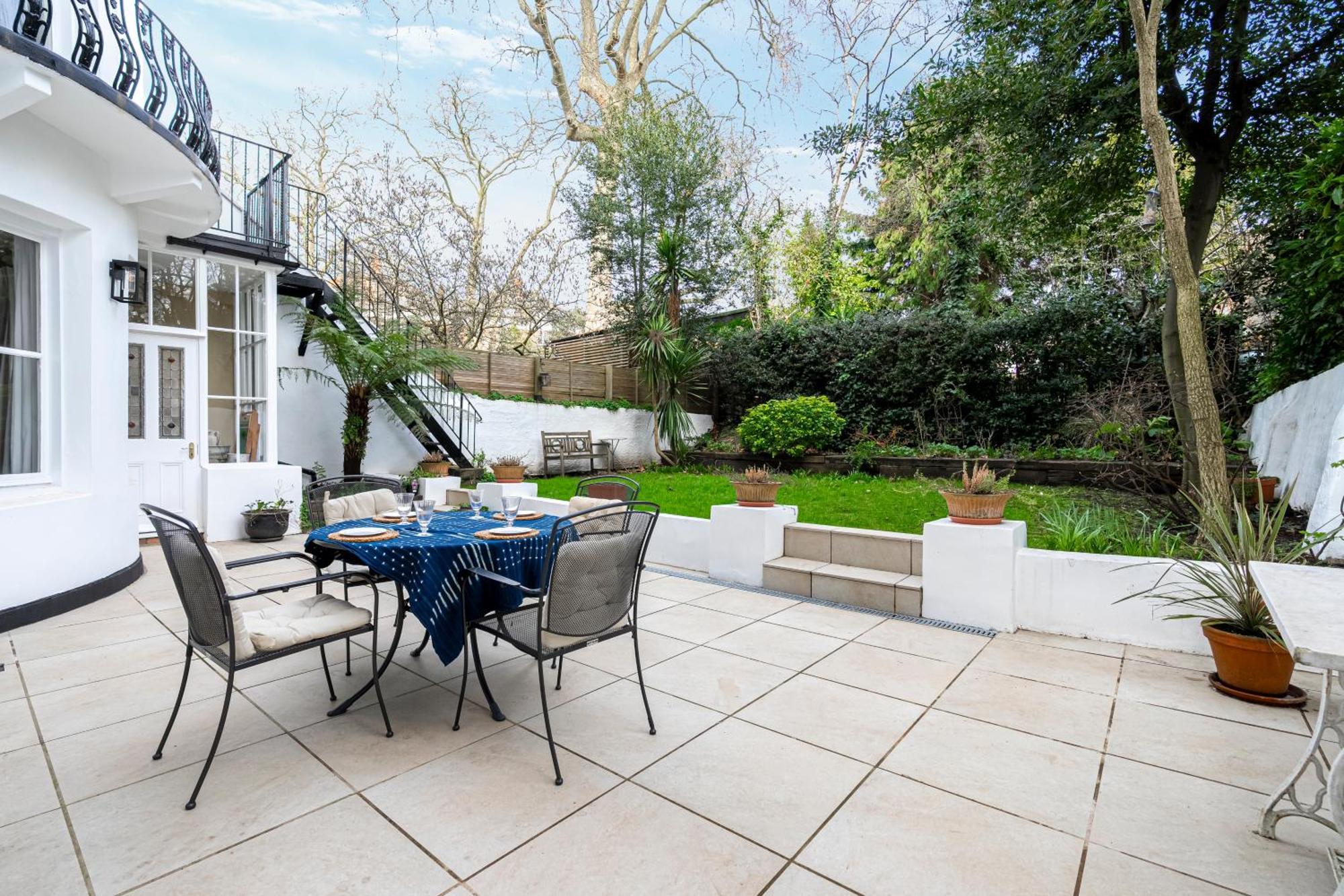 Joivy Elegant 2 Bed Near Hampstead And Camden, Sleeps 4 *