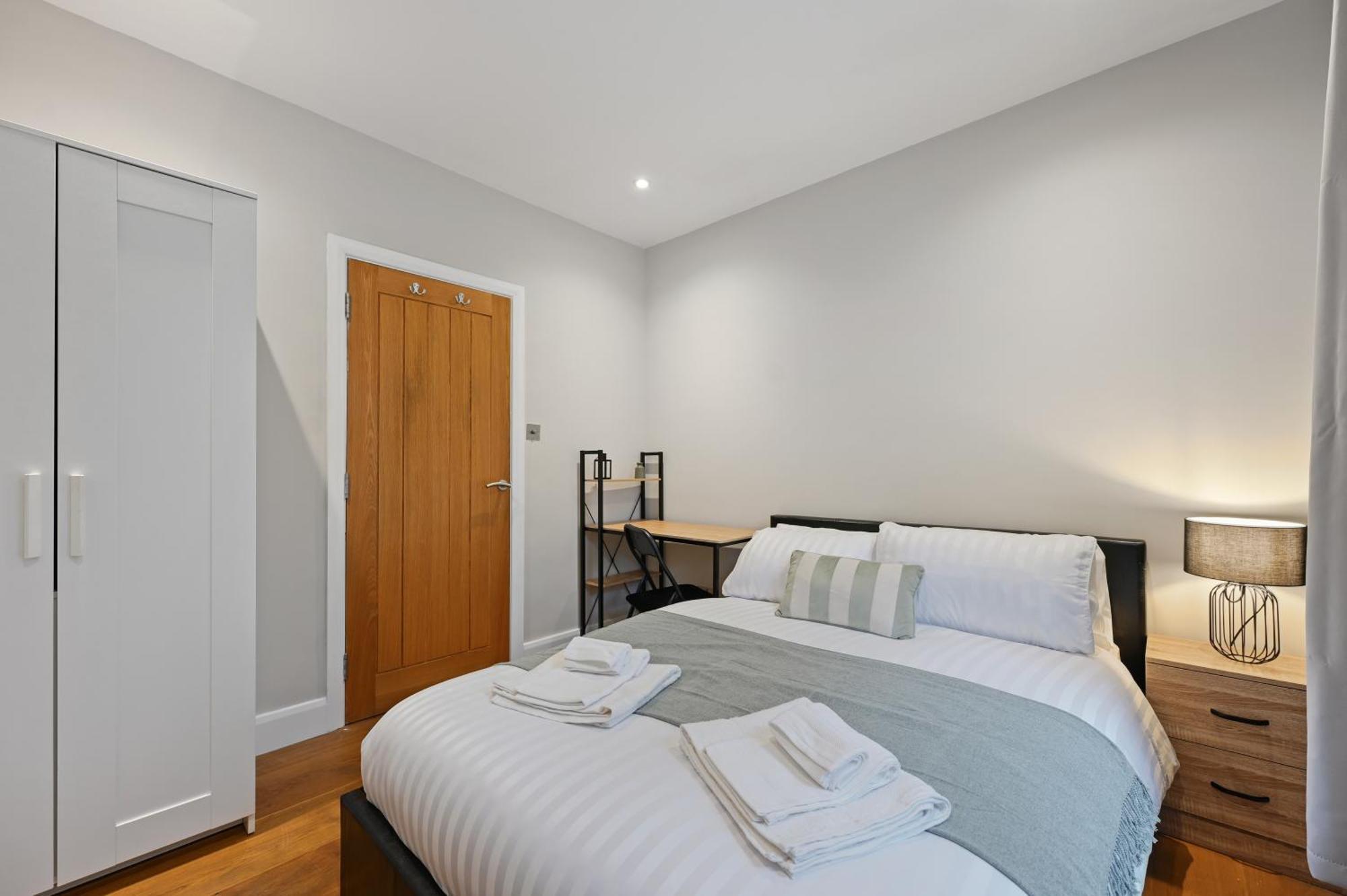 Stunning 2 Bed Basement Flat In Hammersmith Apartment London