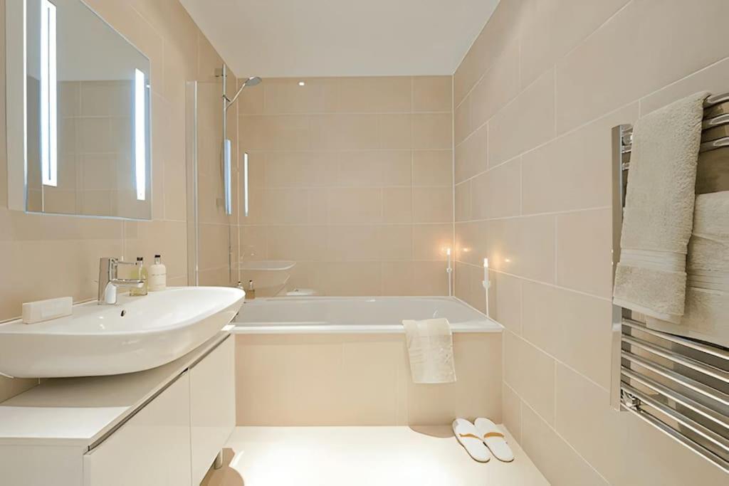 Luxury, Spacious 2 Bed Flat In Apartamento