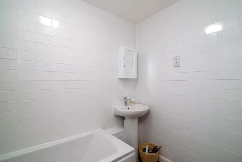 Quiet 4 Bedroom House Between Camden & Kings Cross Casa de férias Londres