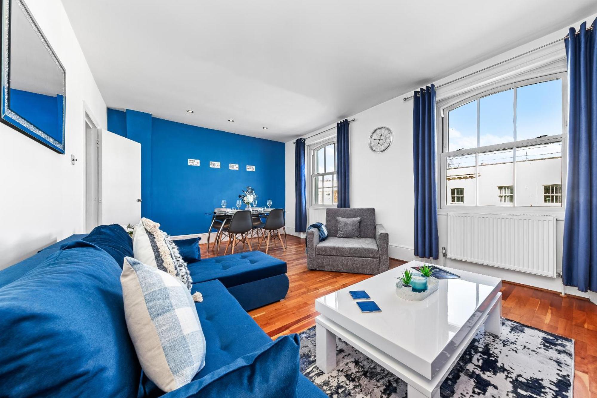 Apartamento Balcony Blue Theme 1 Bedroom Luxury Flat Near Hyde Park! Accommodates Up To 6! Double Sofa Bed And Next To Station!