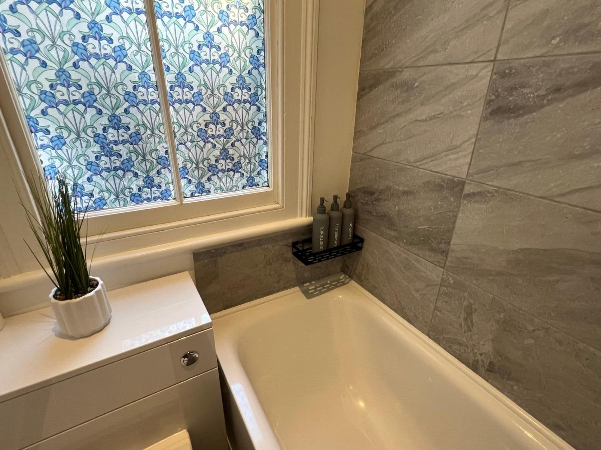 2 Bedroom Flat 10 Min Walk To Tube Appartement Londen
