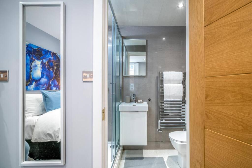 Luxury 6 Bedroom House In Star Street * Londres