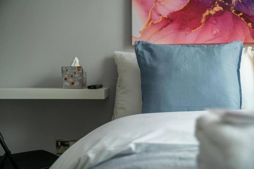 Luxury 6 Bedroom House In Star Street * Londres
