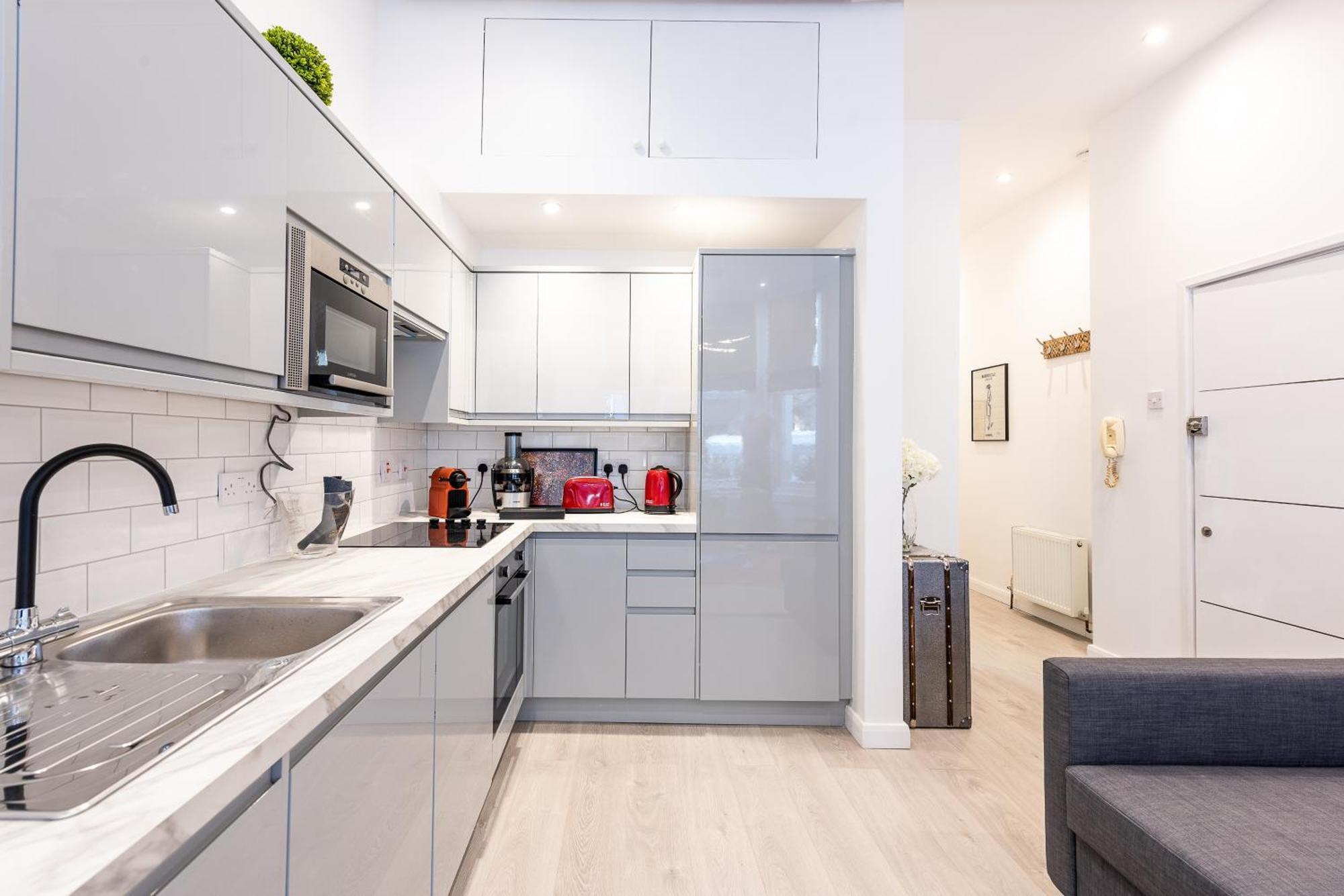 Casa Italia Near Kings Road In Chelsea With Wifi & Washing Machine *