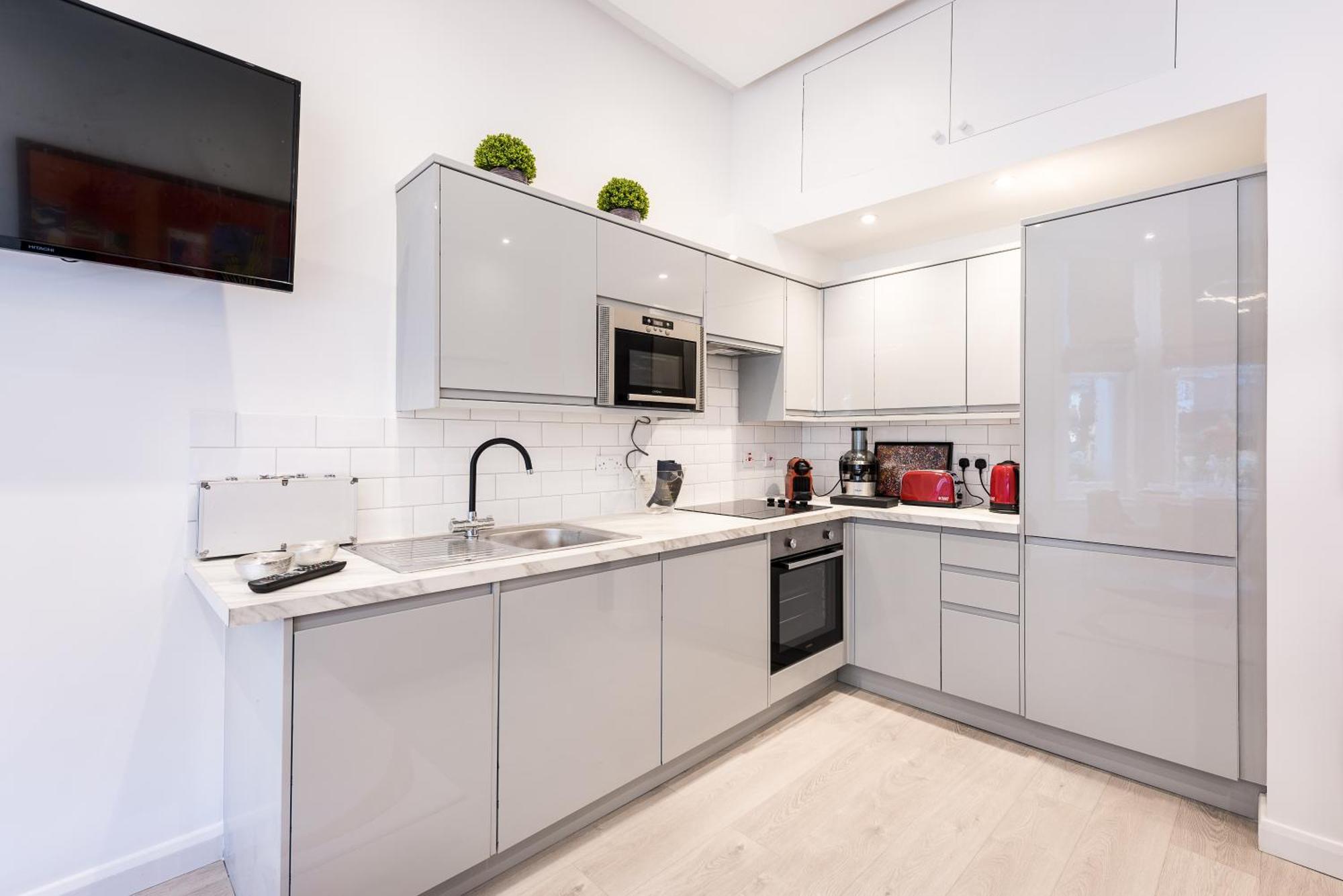 Casa Italia Near Kings Road In Chelsea With Wifi & Washing Machine Apartment