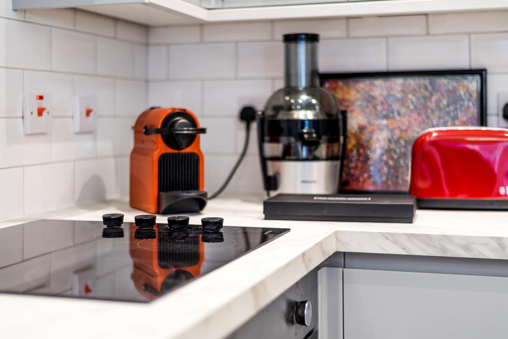 Casa Italia Near Kings Road In Chelsea With Wifi & Washing Machine *
