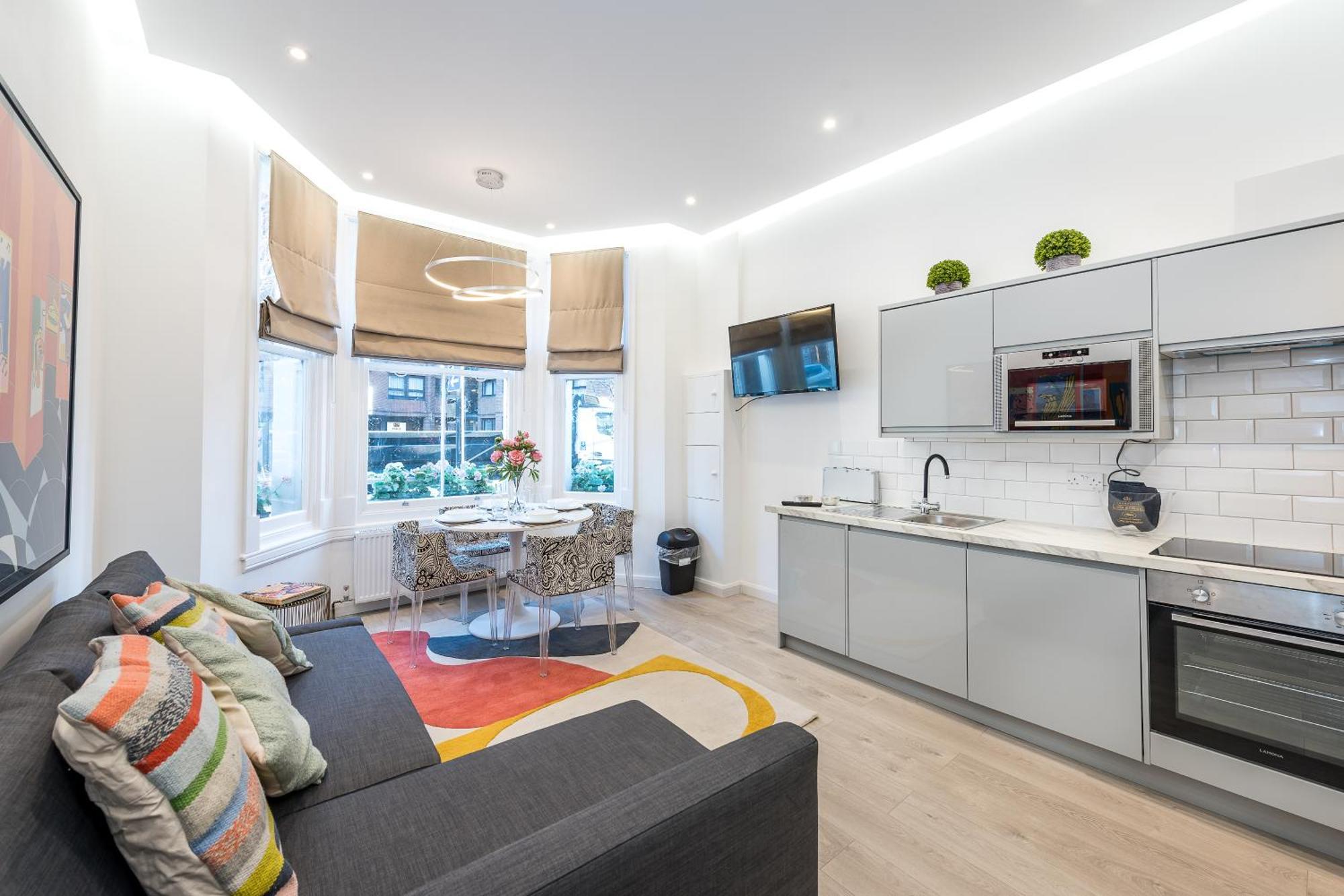 Casa Italia Near Kings Road In Chelsea With Wifi & Washing Machine London