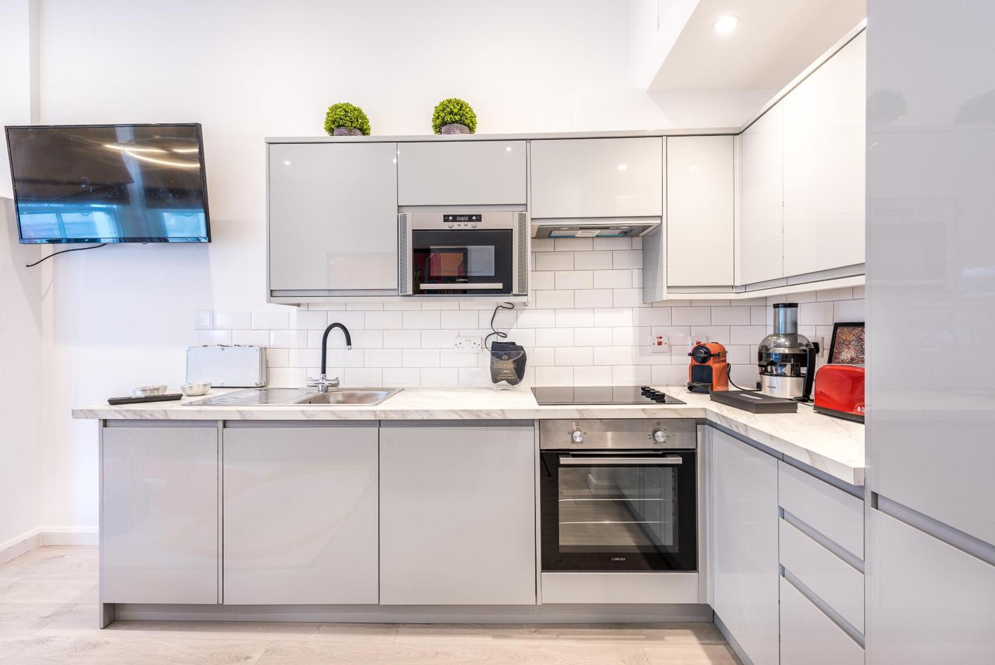 Apartment Casa Italia Near Kings Road In Chelsea With Wifi & Washing Machine *