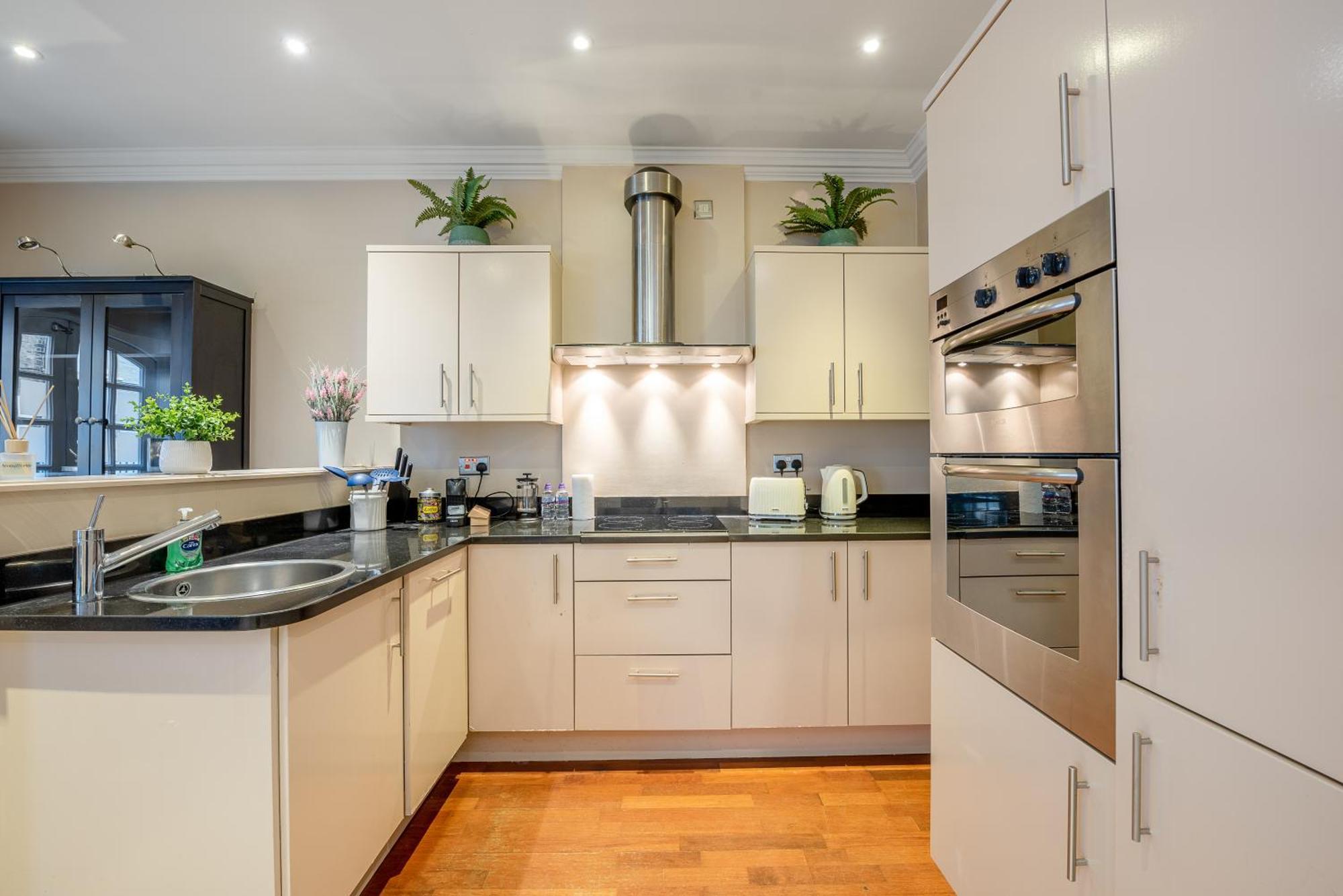 Casa Italia Near Hyde Park & Queens Gate, In South Kensington With Ac Air Conditioning & Washing Machine Dryer Londen