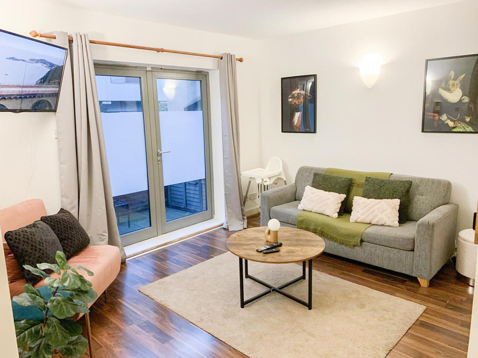 1 Bedroom Flat With Free Parking In Canary Wharf Near Musuem