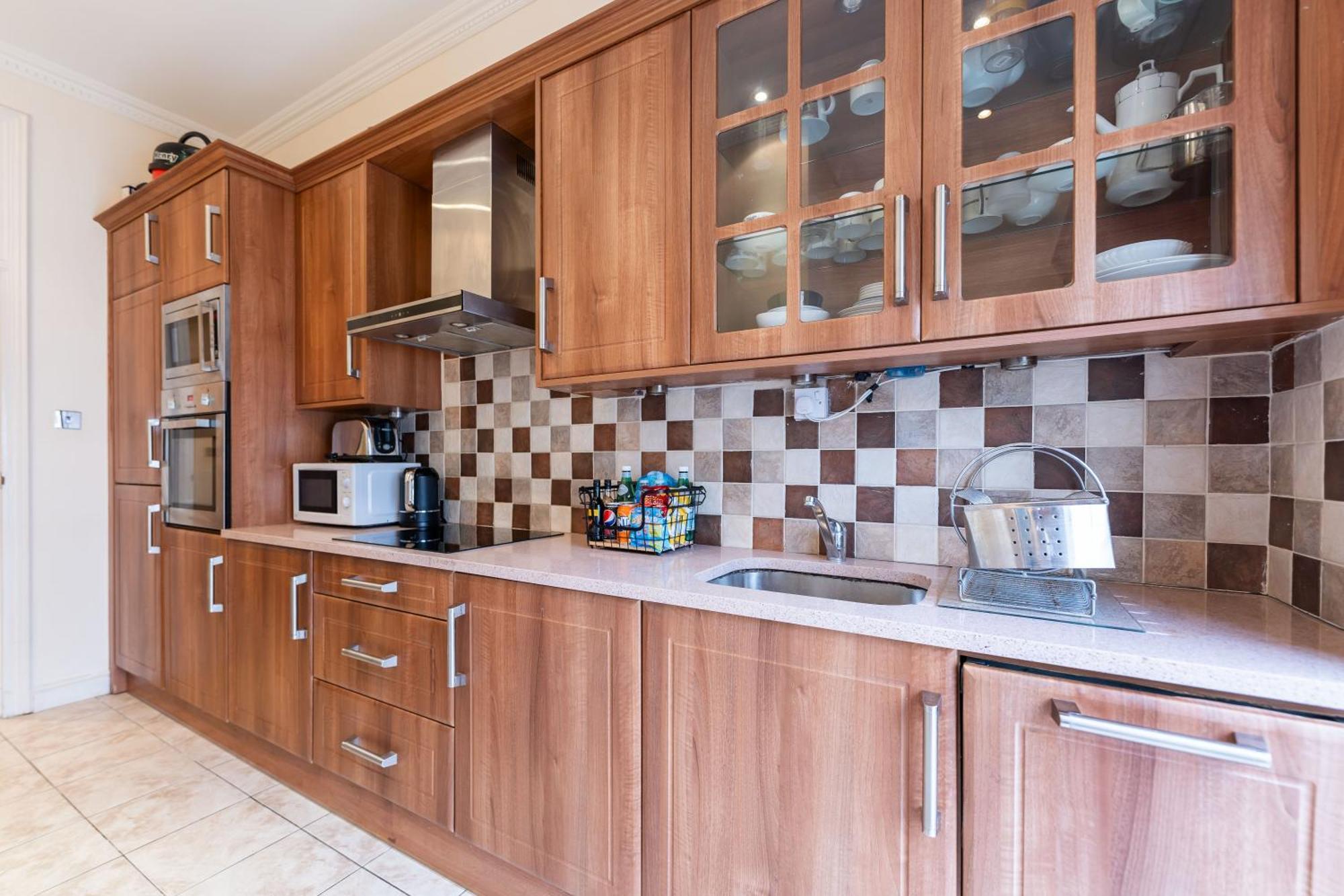 Luxury 4 Bedroom Flat In Sussex Gardens * Londres